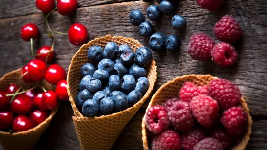 raspberry blueberry and cherry cones uhd 4k wallpaper
