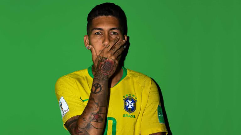 Roberto Firmino Wallpaper Merch & Gifts for Sale | Redbubble